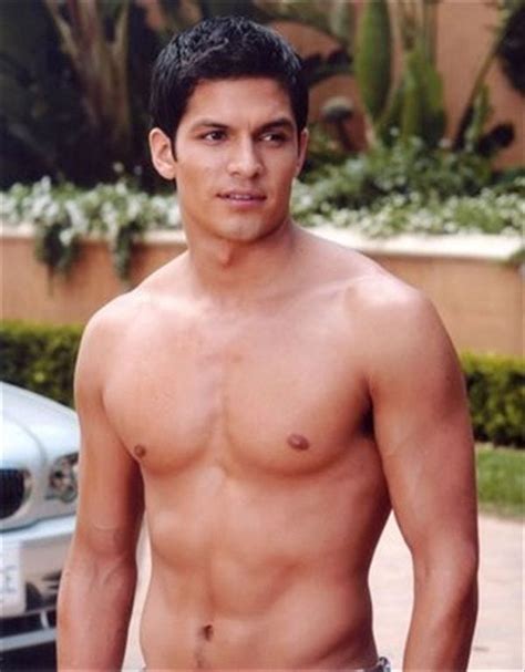 NICHOLAS GONZALEZ Nude .